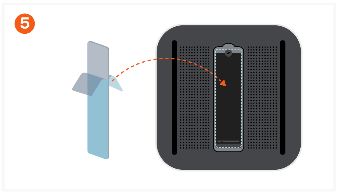 Thunderbolt 5 CubeDock™ with SSD Enclosure (ST-DT5CES-US / -EU / -AU) Quick Start Guide step 5: Apply the thick thermal pad on top of the SSD.* Remove the protective film from both sides of the thermal pad 